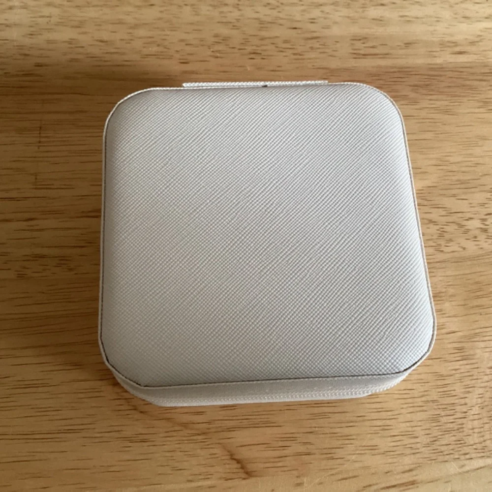 White Leather Jewelry Storage Box/Travel Box/Portable Jewelry Box